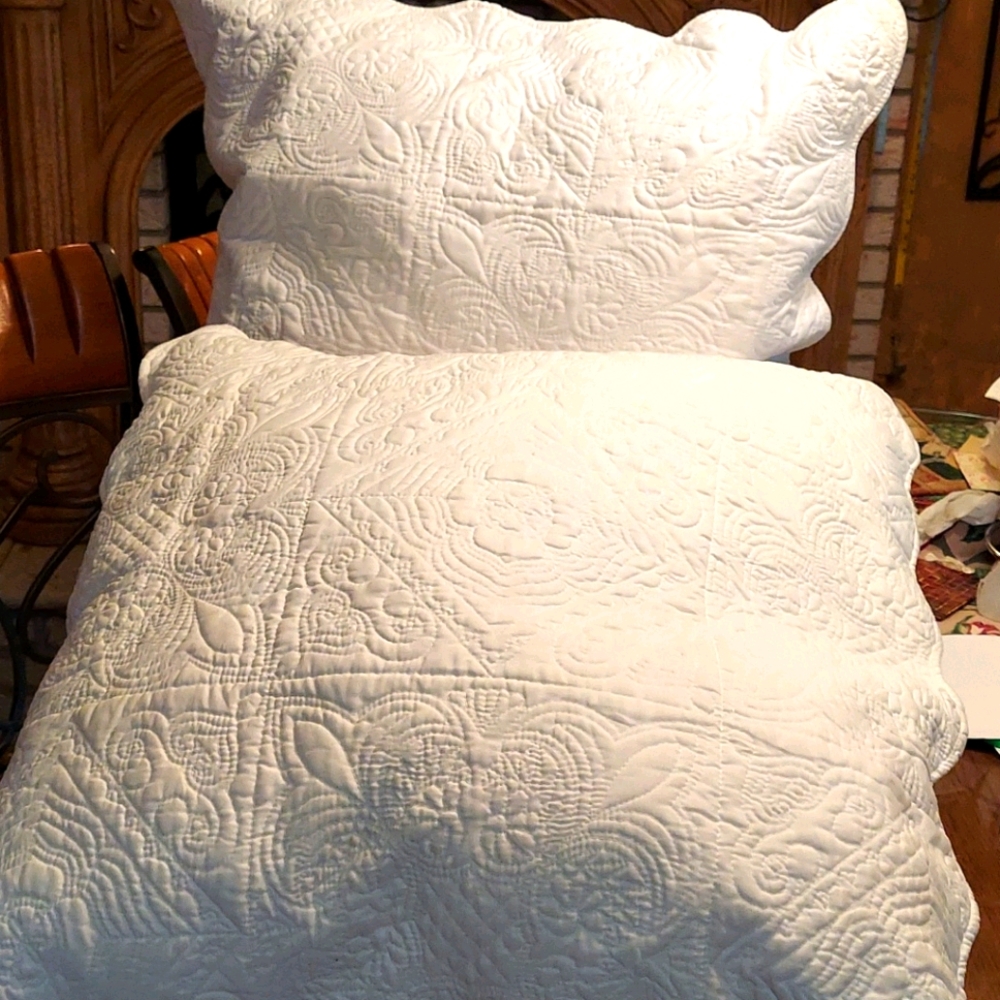 **NEW**Set of large pillows